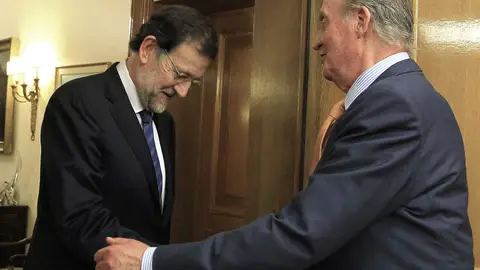 Mariano Rajoy saluda a Don Juan Carlos Mariano Rajoy saluda a Don Juan Carlos