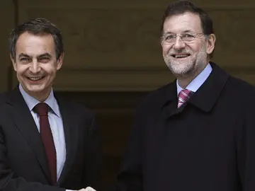 Mariano Rajoy y Zapatero, en Moncloa Mariano Rajoy y Zapatero, en Moncloa