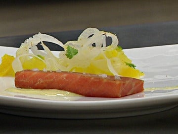 Un salmón cocinado de manera saludable