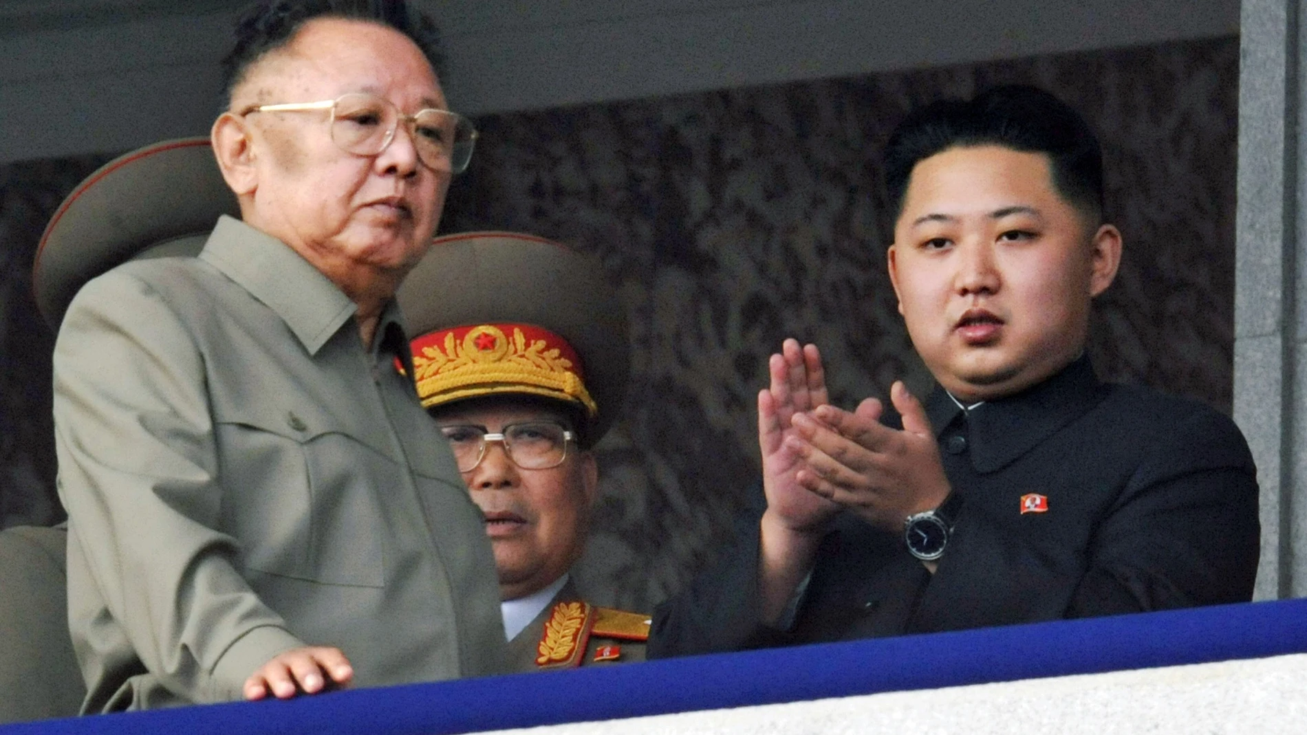 Kim Jong-il junto a su hijo Kim Jong Un Kim Jong-il junto a su hijo Kim Jong Un