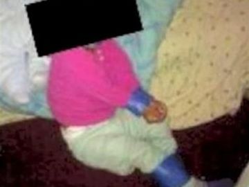 Detienen a un hombre por subir a Facebook una foto de su hija maniatada Detienen a un hombre por subir a Facebook una foto de su hija maniatada