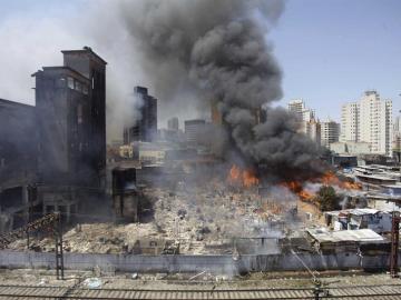 Incendio en una favela de Sao Paolo
