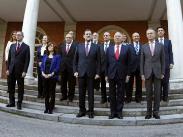Los ministros posan junto a Rajoy en Moncloa Los ministros posan junto a Rajoy en Moncloa