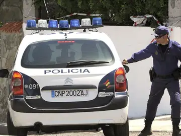 Agentes de la Policía Nacional Agentes de la Policía Nacional