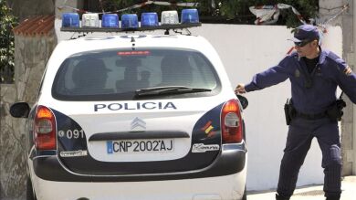 Detenido un hombre por apuñalar a dos camareros que le pidieron que no fumara en un local de Benidorm