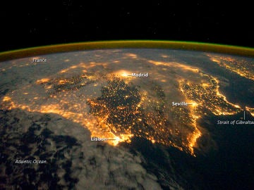 La península ibérica de noche, una imagen del día para la NASA 