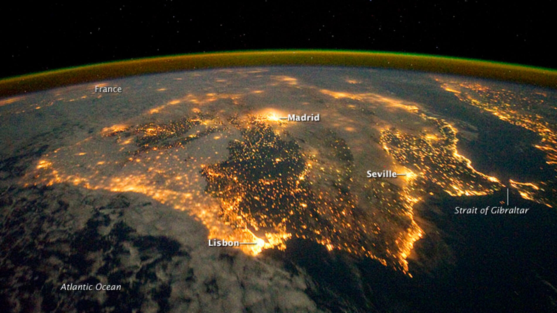La pen&iacute;nsula ib&eacute;rica de noche, una imagen del d&iacute;a para la NASA 