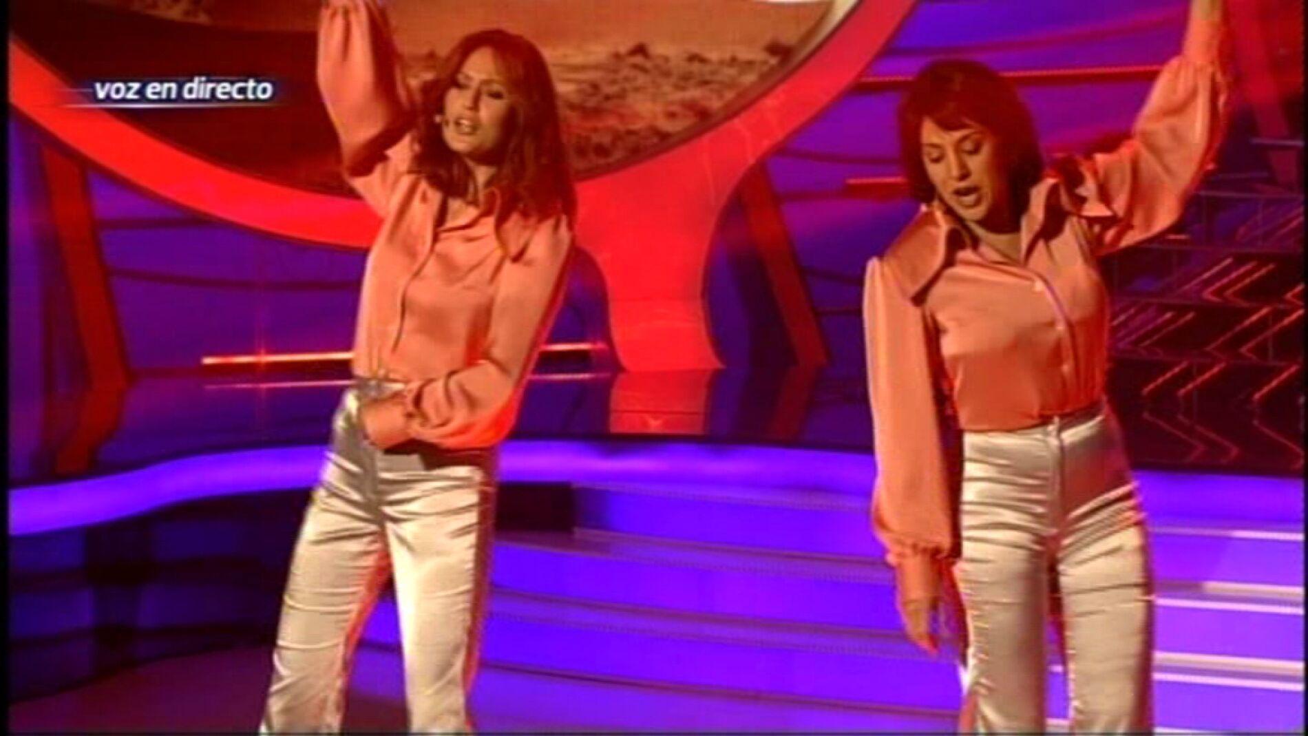 M&oacute;nica Naranjo y Carolina Cerezuela imitan a Las Grecas