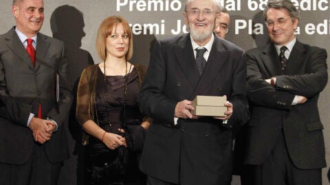 &Aacute;lvaro Pombo gana el LXVIII Premio Nadal