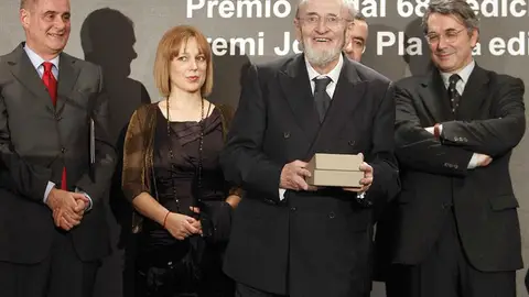 Álvaro Pombo gana el LXVIII Premio Nadal Álvaro Pombo gana el LXVIII Premio Nadal