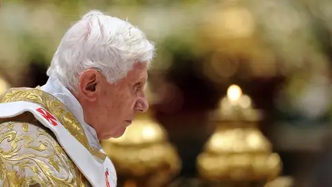 El papa Benedicto XVI oficia la misa de la Epifanía El papa Benedicto XVI oficia la misa de la Epifanía