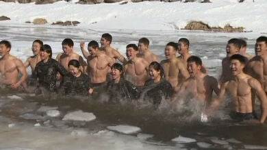 Las fuerzas de élite del Ejército de Corea del Sur se entrenan en mitad del hielo