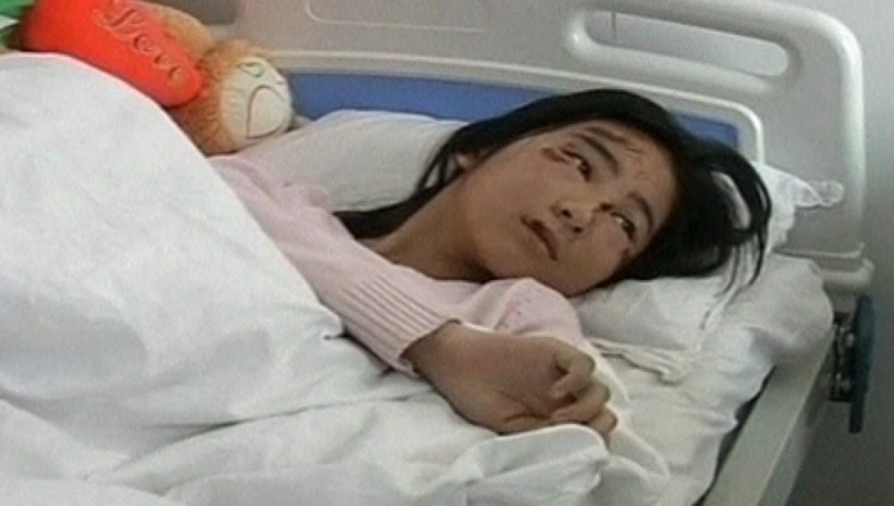Una niña china es atropellada tras salvar a su compañera