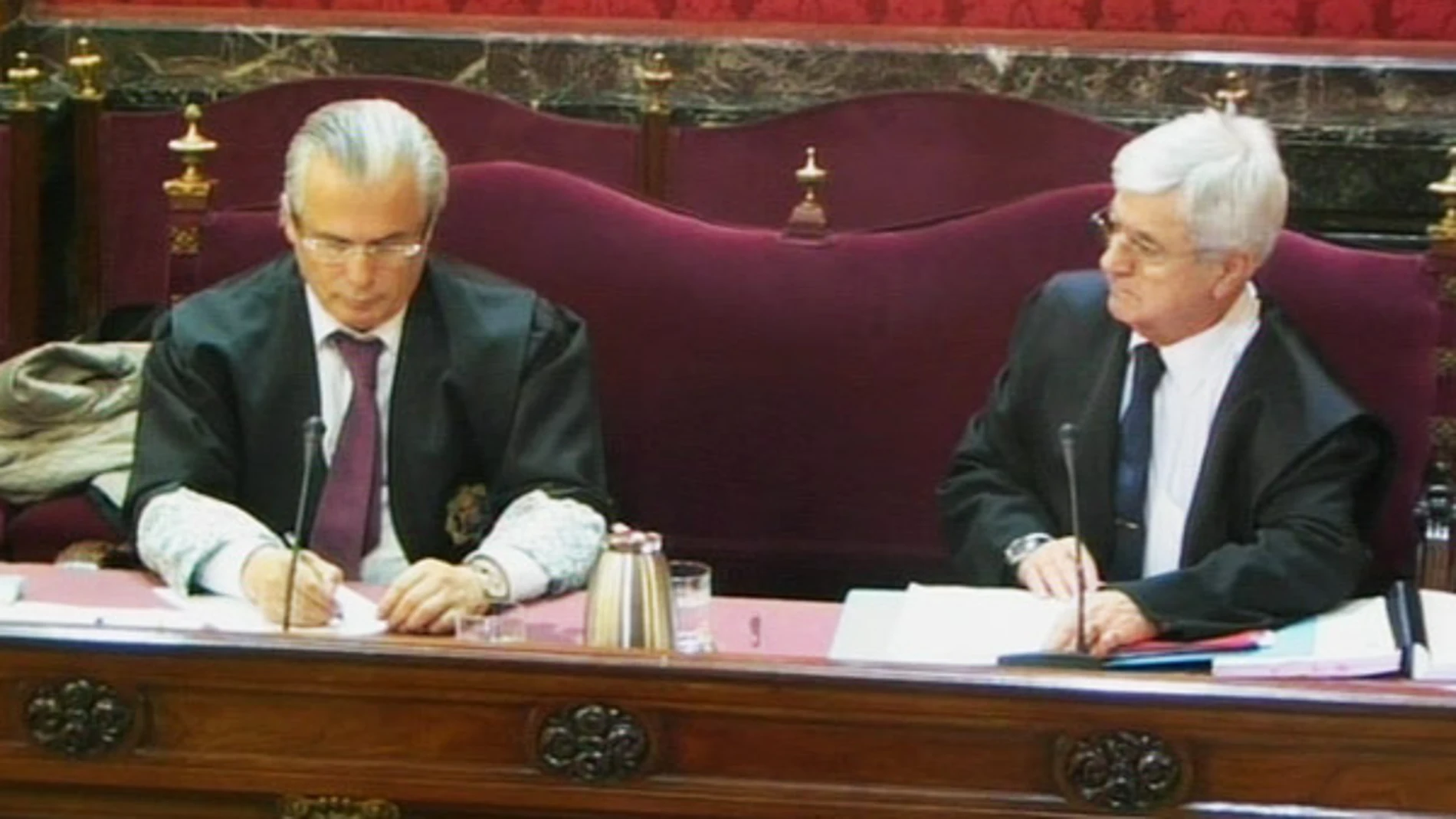 El juez Baltasar Garzón en la segunda sesión del juicio por las escuchas en la trama 'Gürtel'. El juez Baltasar Garzón en la segunda sesión del juicio por las escuchas en la trama 'Gürtel'.