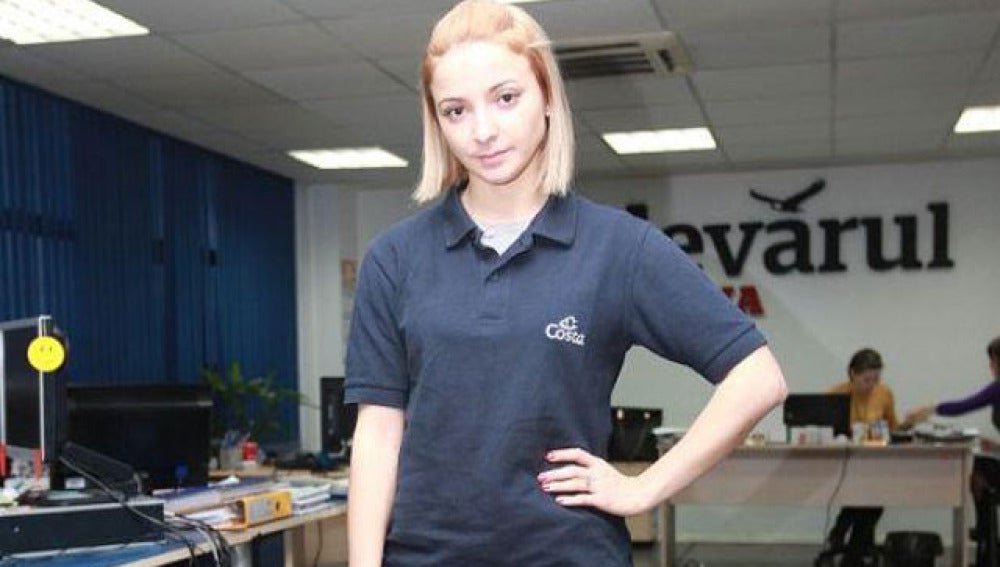 La joven trabaja para la empresa Costa