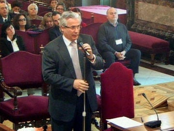 Garzón se dirige al juez en la sala del Tribunal Supremo Garzón se dirige al juez en la sala del Tribunal Supremo