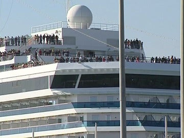 Atraca en Barcelona el Costa Serena