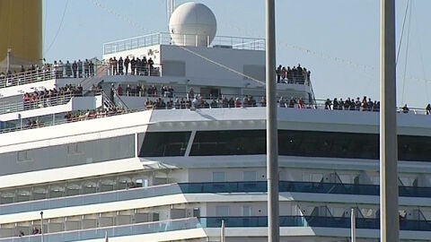 Atraca en Barcelona el Costa Serena