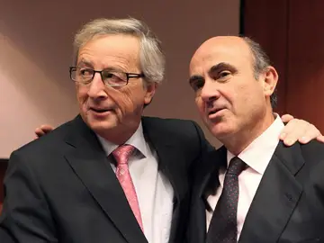 Jean-Claude Junker y Luis de Guindos Jean-Claude Junker y Luis de Guindos