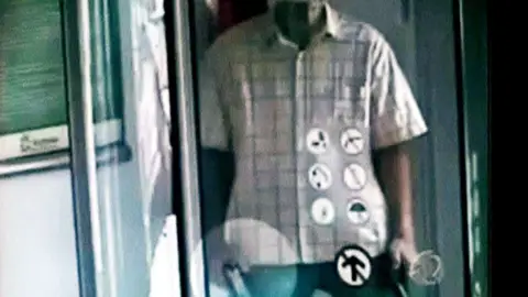 Un ladrón se dispara en el pie durante un atraco Un ladrón se dispara en el pie durante un atraco