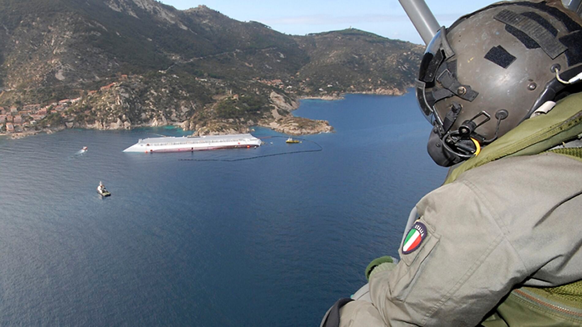 Vista a&eacute;rea del Costa Concordia