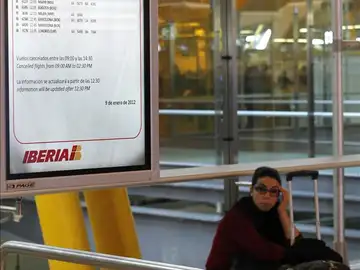 Iberia cancela 94 vuelos Iberia cancela 94 vuelos