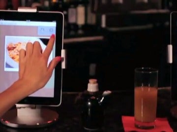 En algunos restaurantes del mundo, los IPAD son más protagonistas que nunca En algunos restaurantes del mundo, los IPAD son más protagonistas que nunca