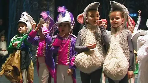 Los niños se unen al ballet ruso Los niños se unen al ballet ruso