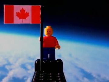 Hombre Lego en el espacio