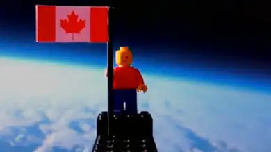 Dos estudiantes lanzan al espacio una figura de Lego Dos estudiantes lanzan al espacio una figura de Lego