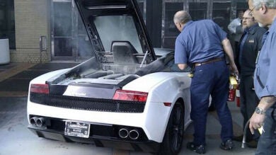 Cómo incendiar un Lamborghini sin moverlo del sitio