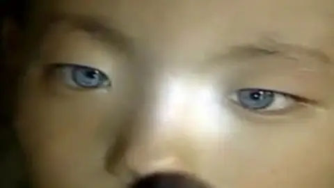 El niño con ojos-linterna El niño con ojos-linterna