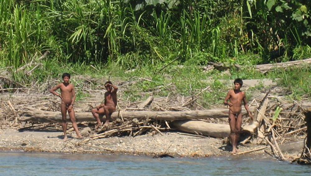 Indígenas en la amazonia peruana