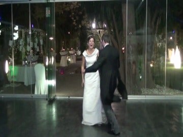 Una pareja triunfa en internet por el vídeo de su boda a ritmo de Lori Meyers