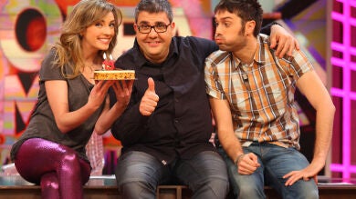 Flo celebra sus 15 años en TV con sus compañeros de 'El Informal'