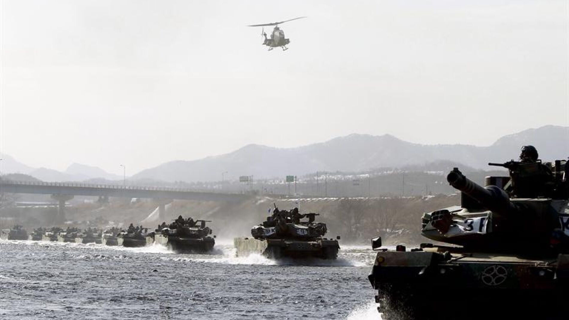 Los tanques del ej&eacute;rcito surcoreano (08-02-2012)