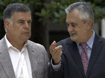 José Antonio Viera acompañado por José Antonio Griñán José Antonio Viera acompañado por José Antonio Griñán