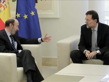Rajoy y Rubalcaba fijan el plazo para renovar el TC y RTVE en junio