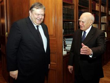 El ministro de finanzas griego, Evangelos Venizelos, se reúne con el presidente de Grecia