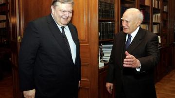 El ministro de finanzas griego, Evangelos Venizelos,  se reúne con el presidente de Grecia