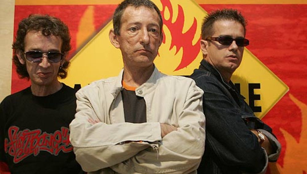 Enrique Sierra en el centro con los hermanos Auseron
