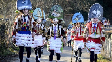 Barro y hormigas gigantes para celebrar el carnaval