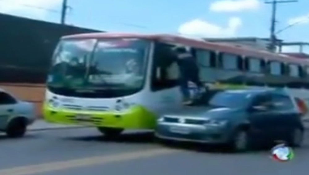 Un automovilista agrede a un conductor de autobús en Sao Paolo