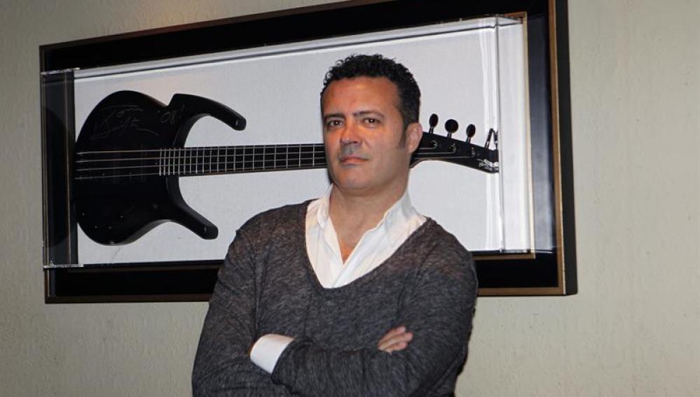 José Manuel Casany celebra 30 años como vocalista de 'Seguridad Social'.