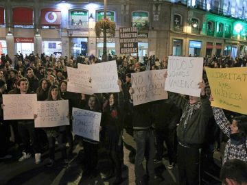 Alrededor de 200 jóvenes se solidarizan
