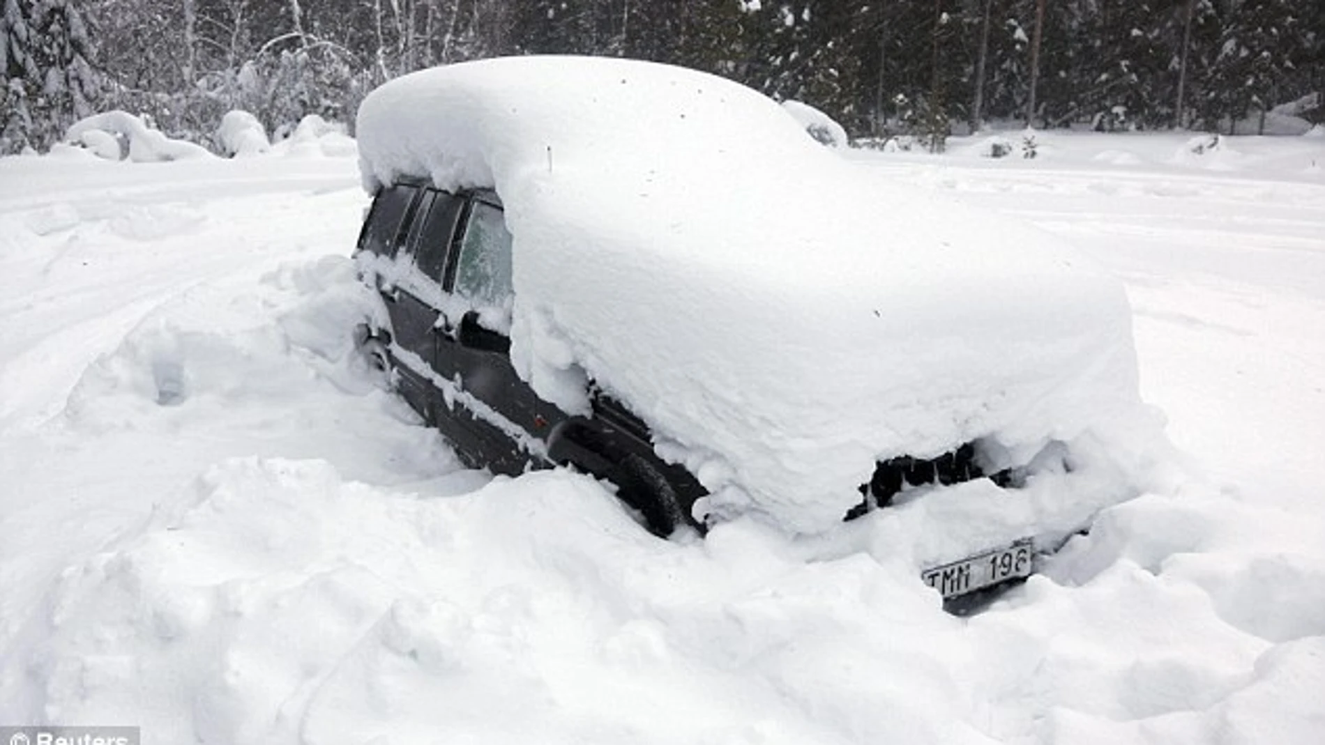 Dos meses atrapado bajo la nieve Dos meses atrapado bajo la nieve