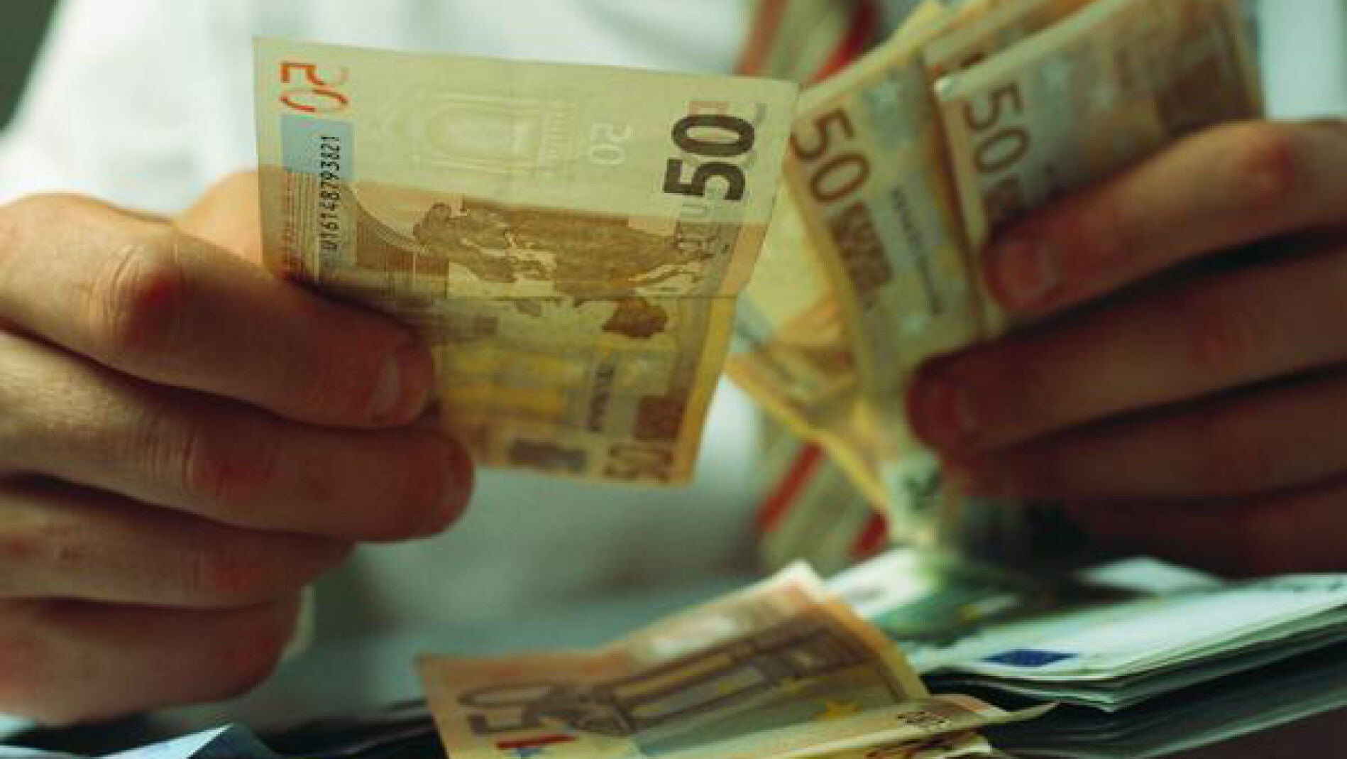 Los pagos en efectivo se limitar&aacute;n en las transacciones entre empresas.