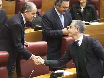 Camps reaparece en Les Corts tras siete meses de ausencia Camps reaparece en Les Corts tras siete meses de ausencia