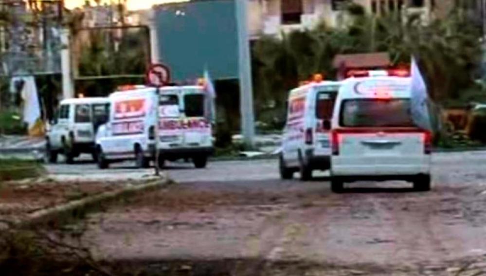 Ambulancias de la media luna roja en la ciudad de Homs