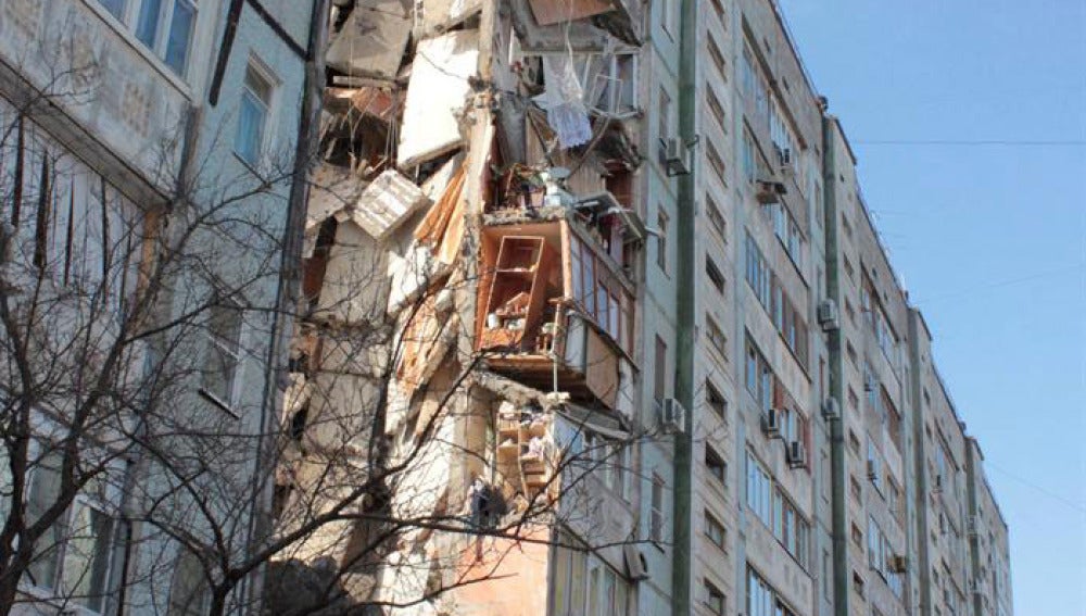 El edificio derrumbado en Astraján (Rusia)